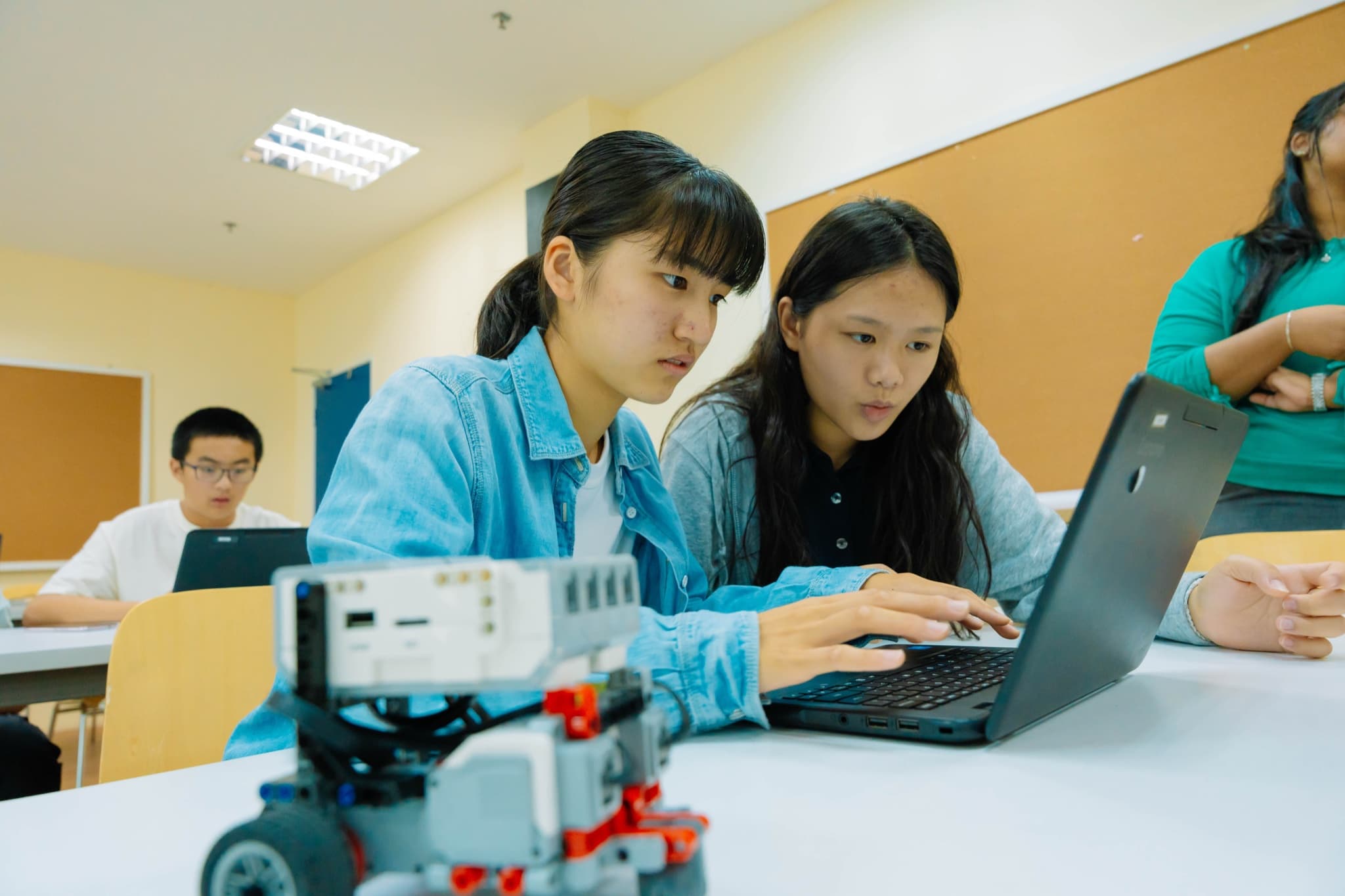 Campers building and coding robots in an Exploratory Afternoon